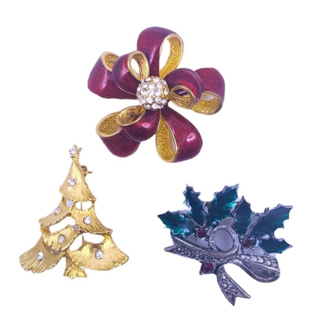 TRADITIONAL CHRISTMAS PINS